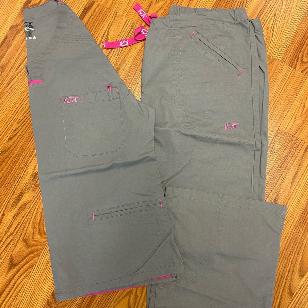 Women’s IguanaMed Scrub Set. Top XL. Pants L
